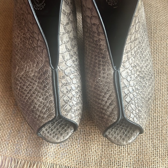 Salpy Geneva Bootie  ( size 7.5) - Picture 13 of 17